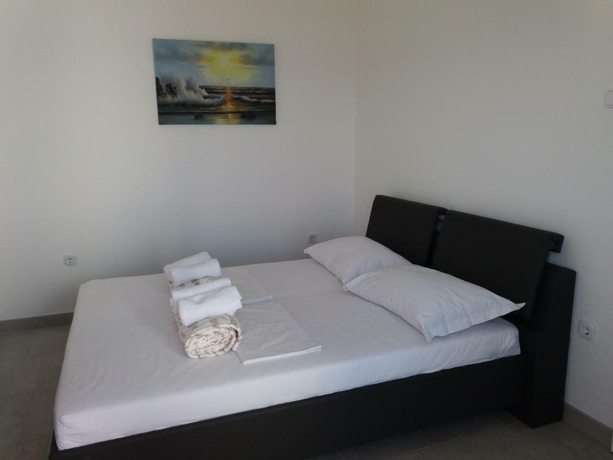 Apartments Marija Дуги Рат Екстериор снимка