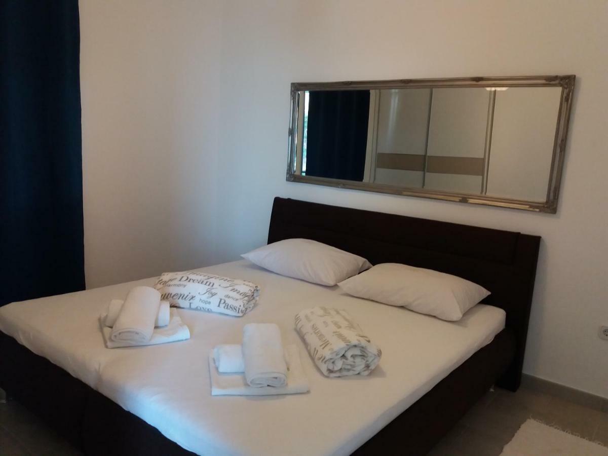 Apartments Marija Дуги Рат Екстериор снимка
